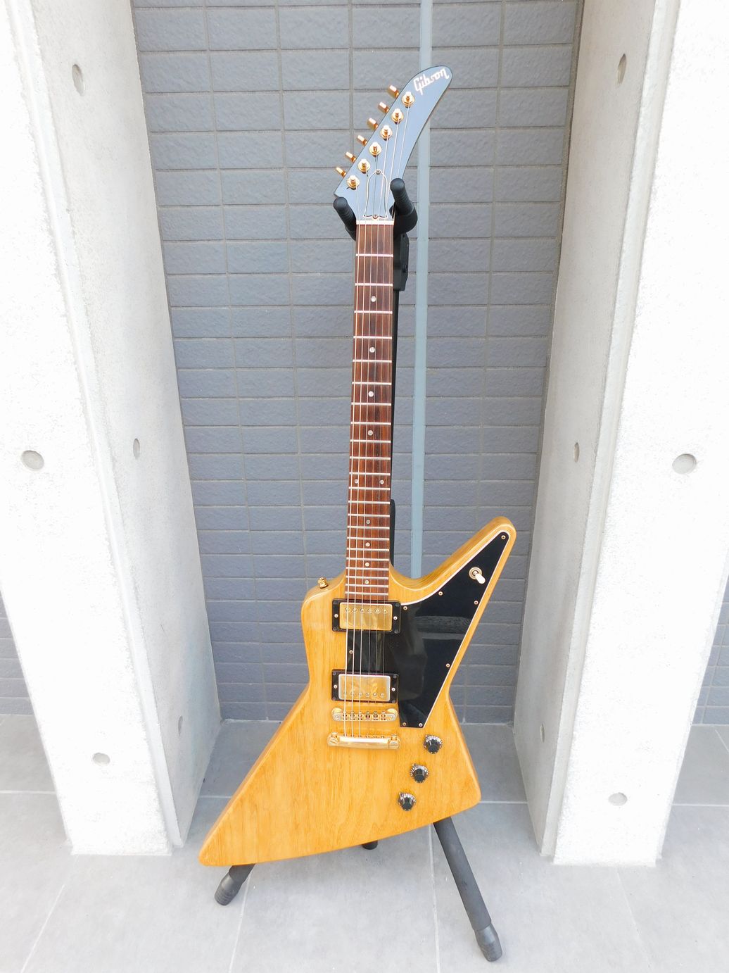 中古　Gibson ギブソン Custom Shop Edition ’83 Explorer Korina オリジナル・ハードケース付き