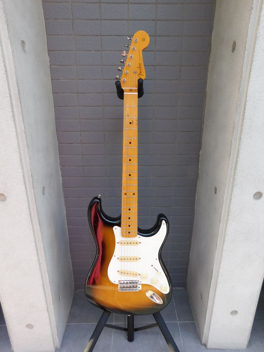 中古　Fender Japan フェンダージャパン ST57-55 Eシリアル ハードケース付き