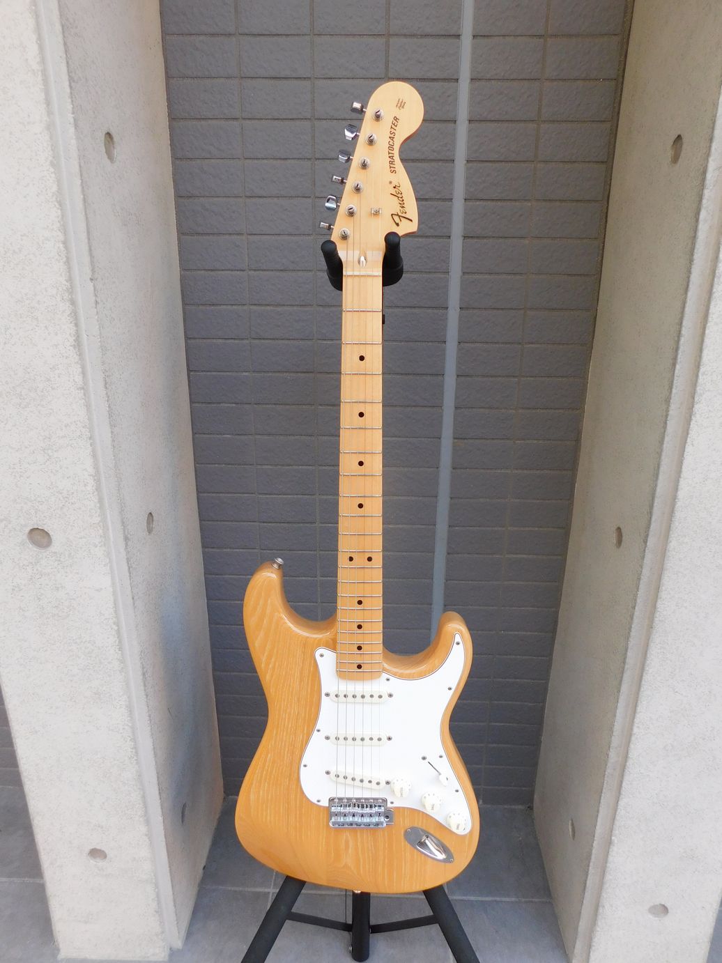 中古　FENDER フェンダー Made in Japan Traditional 70s Stratocaster　ソフトケース付き