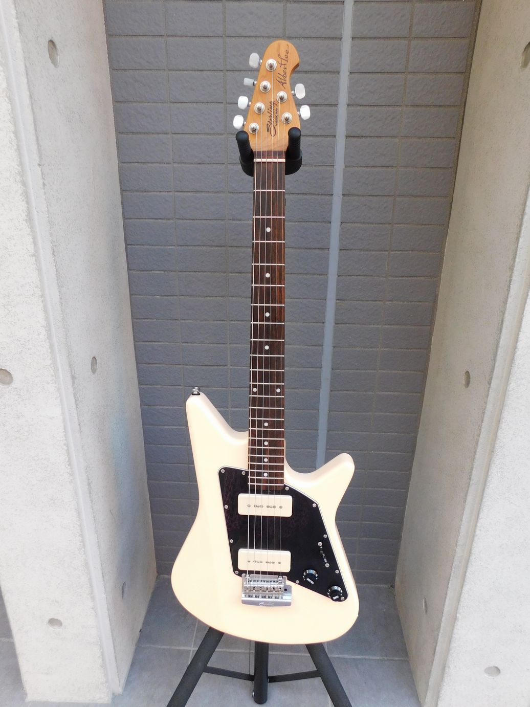 中古　Sterling by MUSICMAN スターリング Albert Lee ソフトケース付き