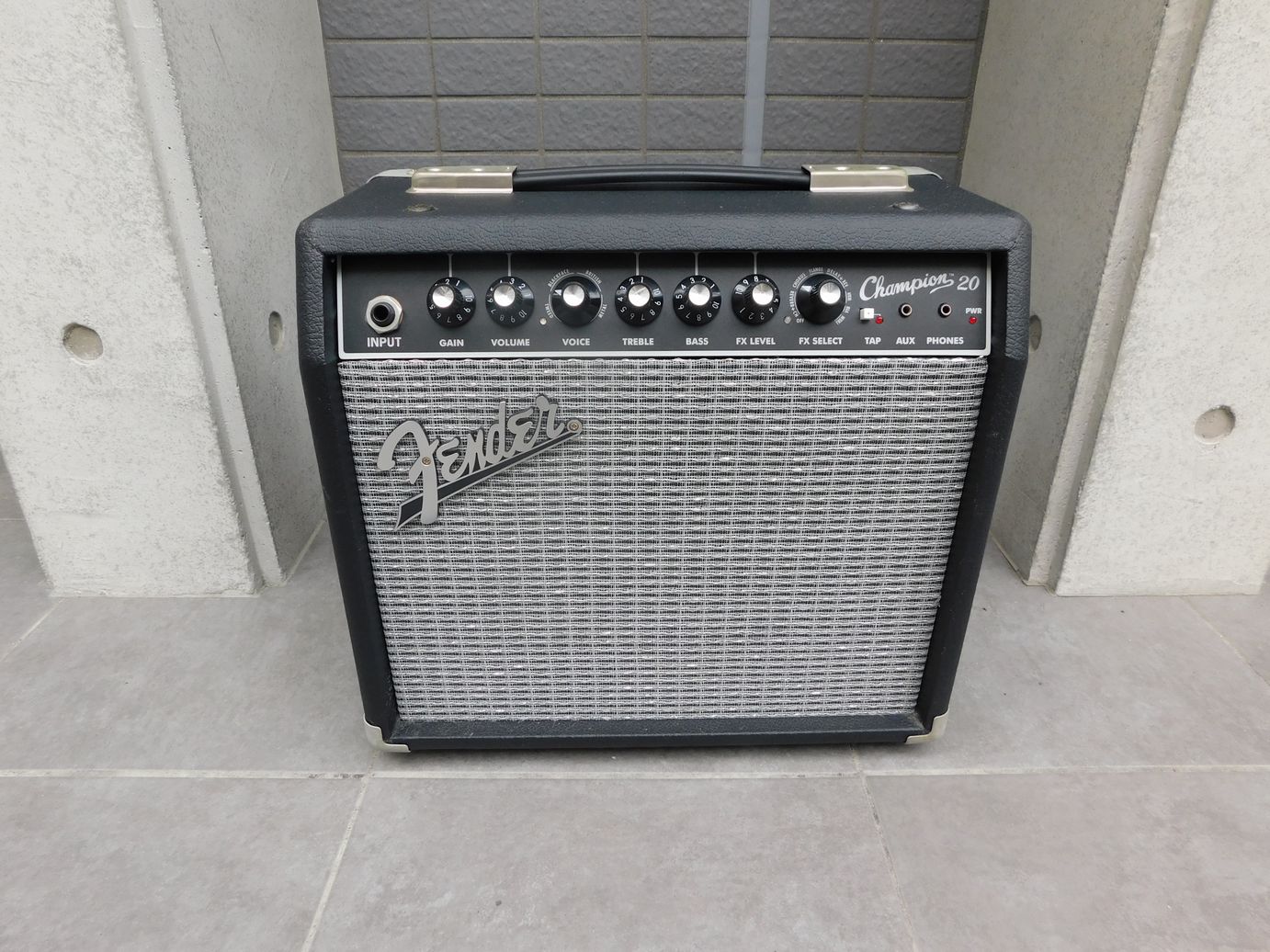 中古　FENDER フェンダー Champion 20　ギターアンプ