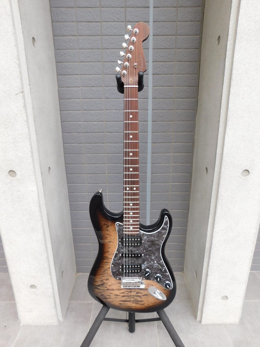 中古　Fender　フェンダー　MOD SHOP STRATOCASTER ハードケース付き