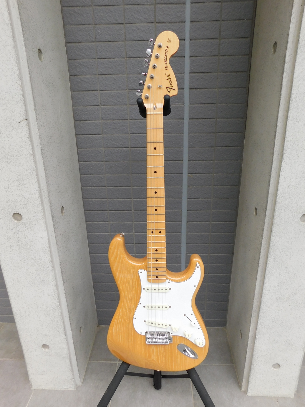 中古　FENDER フェンダー Made in Japan Traditional 70s Stratocaster ソフトケース付き
