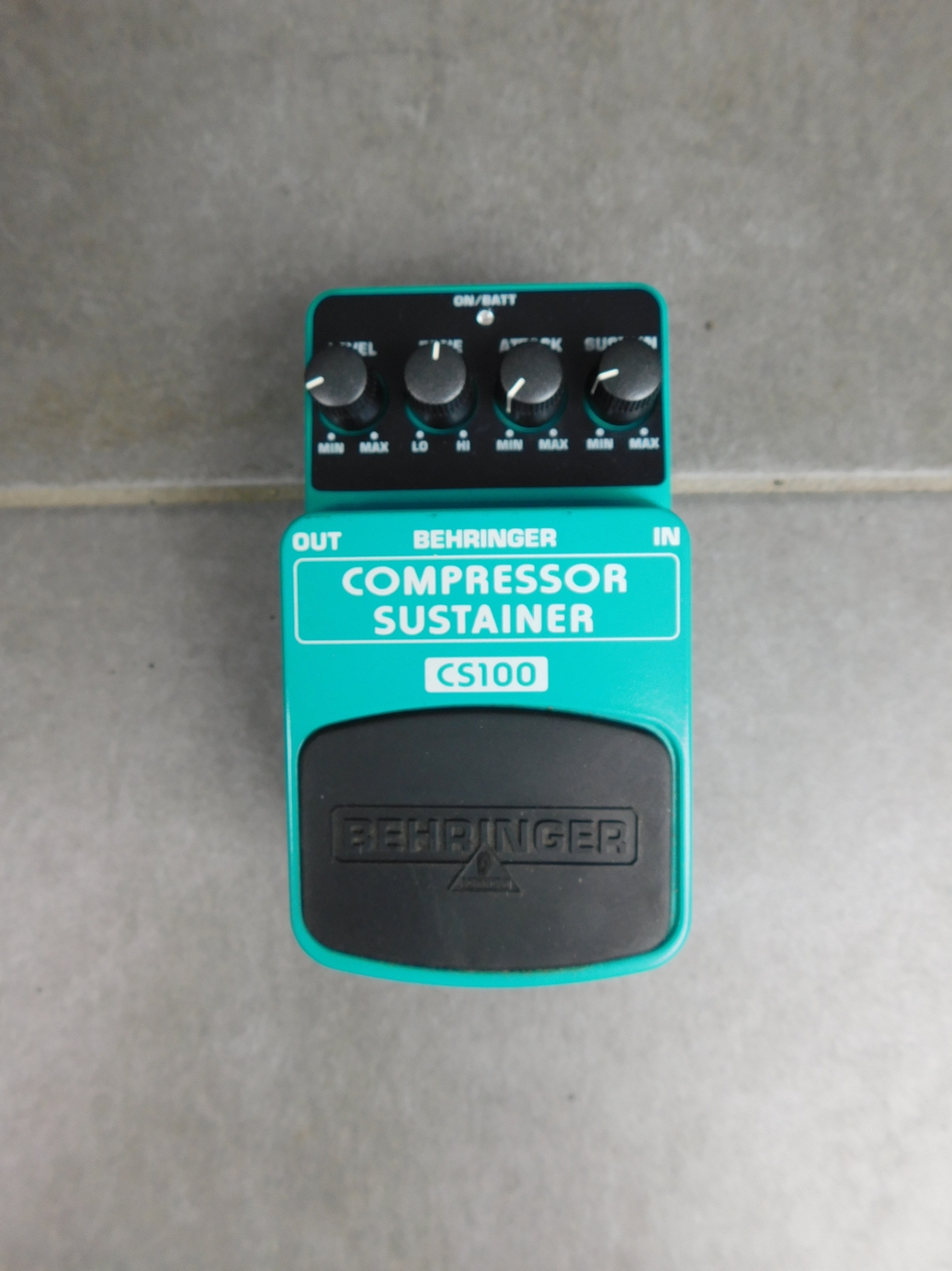 中古　BEHRINGER ベリンガー CS400 Compressor/Sustainer コンプレッサー/サスティナー