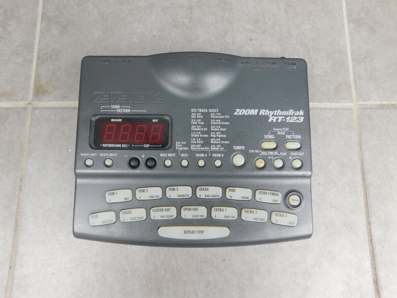 中古　ZOOM ズーム RT-123 RhythmTrak　リズムマシン　アダプター付き