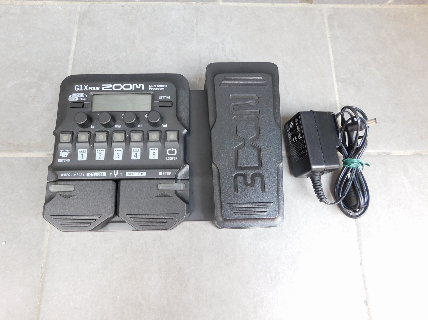 中古　ZOOM ズーム G1X FOUR ギター用マルチエフェクター