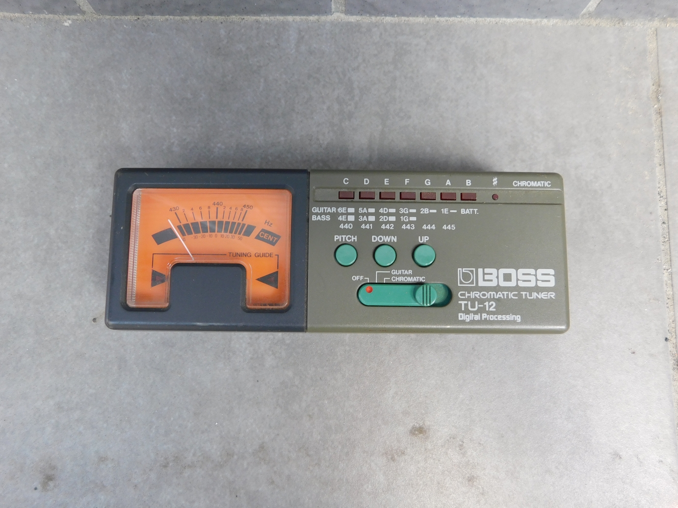中古　BOSS ボス TU-12 Chromatic Tuner チューナー