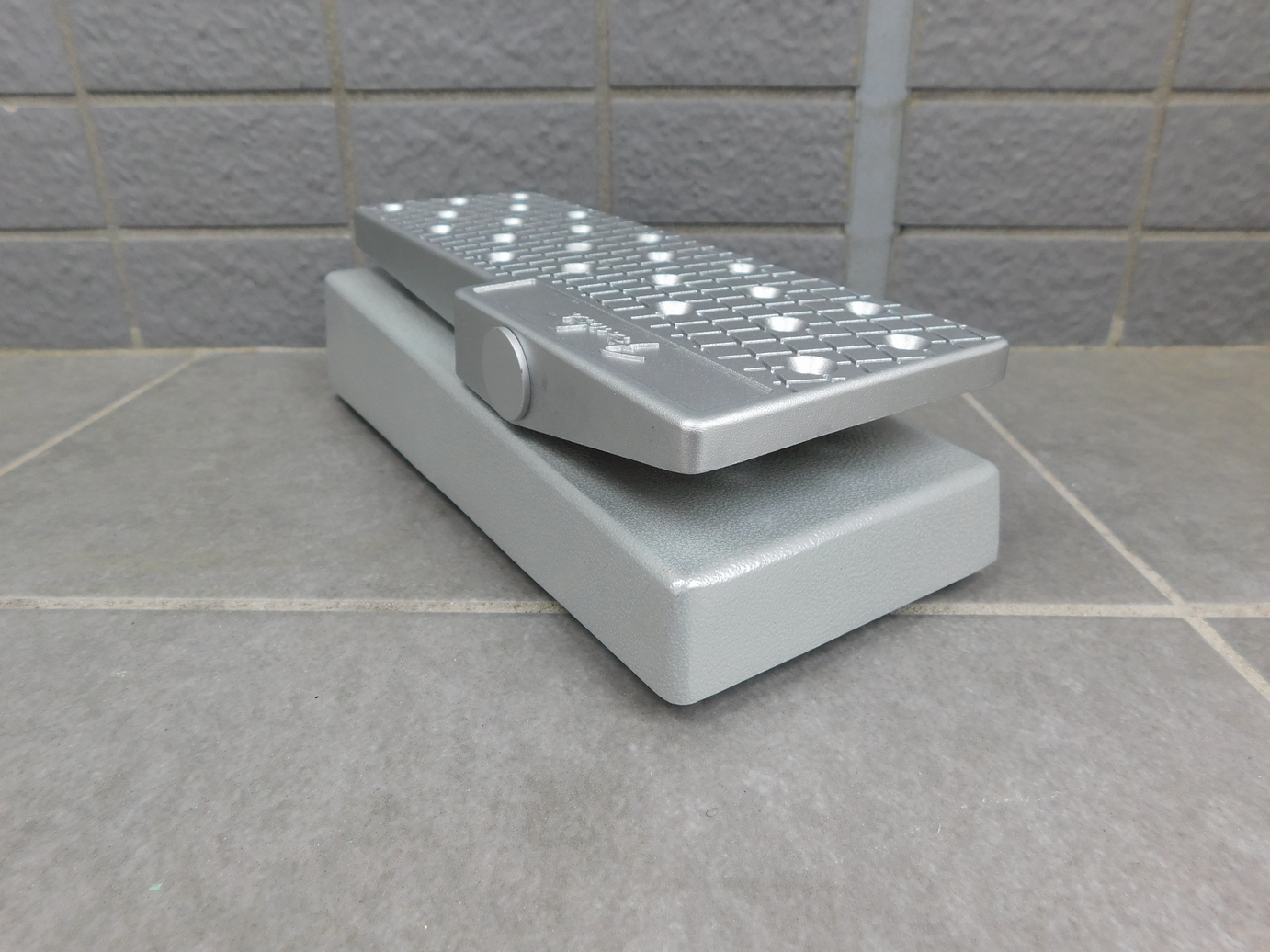 中古　Fender フェンダー FVP-1 Volume Pedal　ボリュームペダル