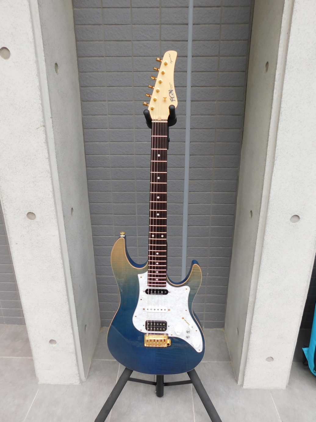 中古　FUJIGEN (FGN) フジゲン EXPERT OS EOS-FM-R (Navy Blue Gradation）ギグバック付き