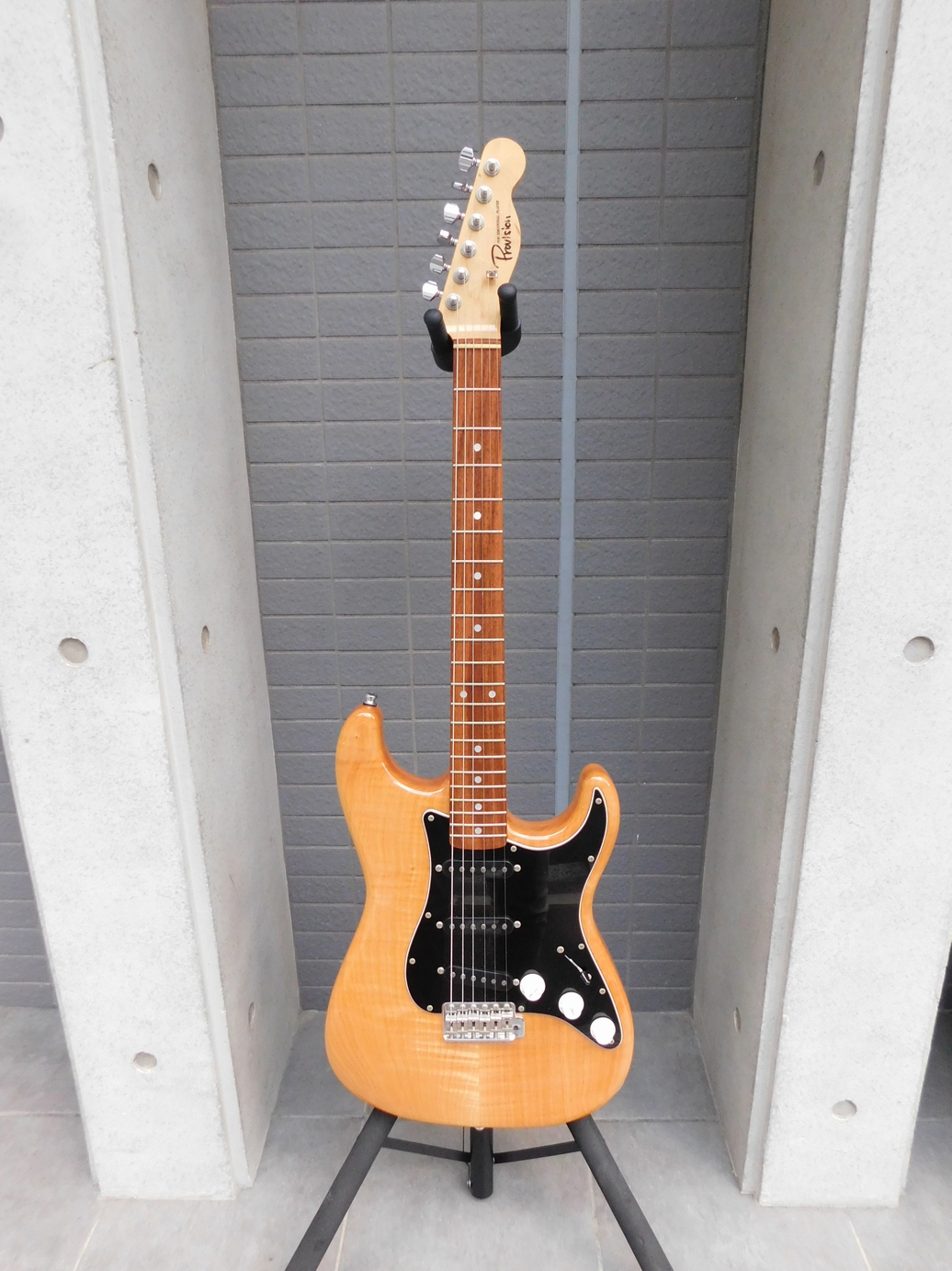 中古　Provision Guitars プロビジョン OSTE-M001-MA-VN オーダー仕様　ストラトタイプ　2013年 ハードケース付き
