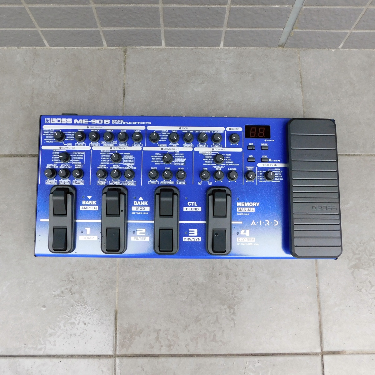中古　BOSS ボス ME-90B MULTIPLE EFFECTS　ベース用マルチエフェクター